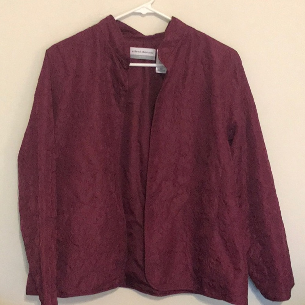 Burgundy jacket with lovely etched pattern. Sz 14P